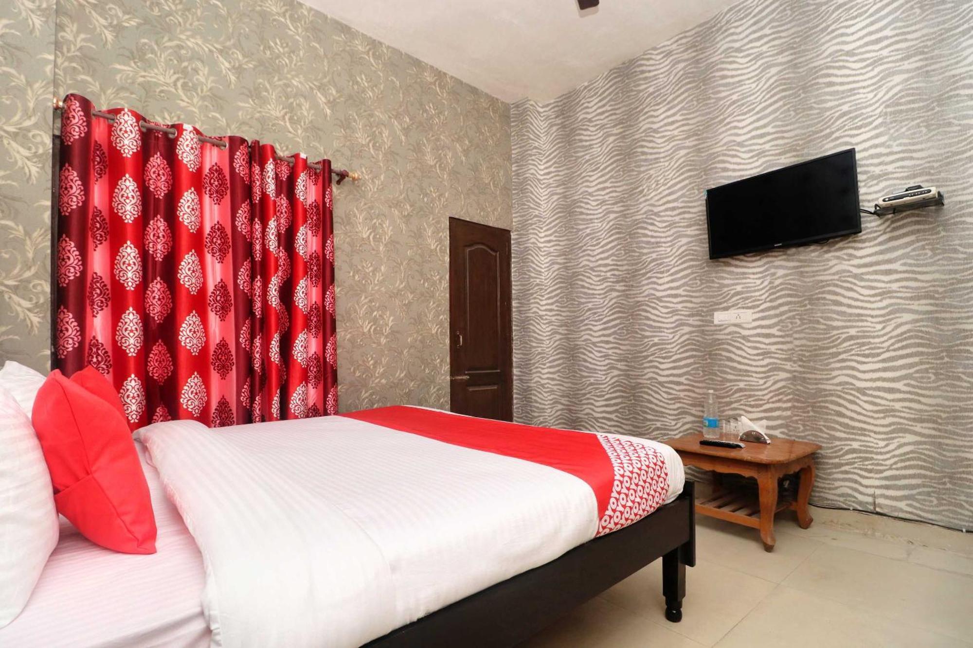 Oyo Hotel Aryan Plaza Чандигарх Экстерьер фото