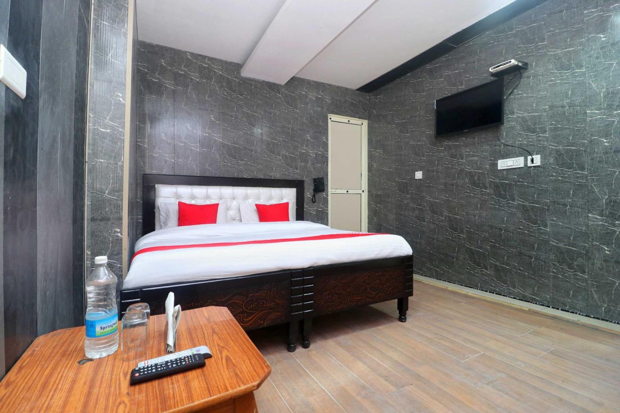 Oyo Hotel Aryan Plaza Чандигарх Экстерьер фото