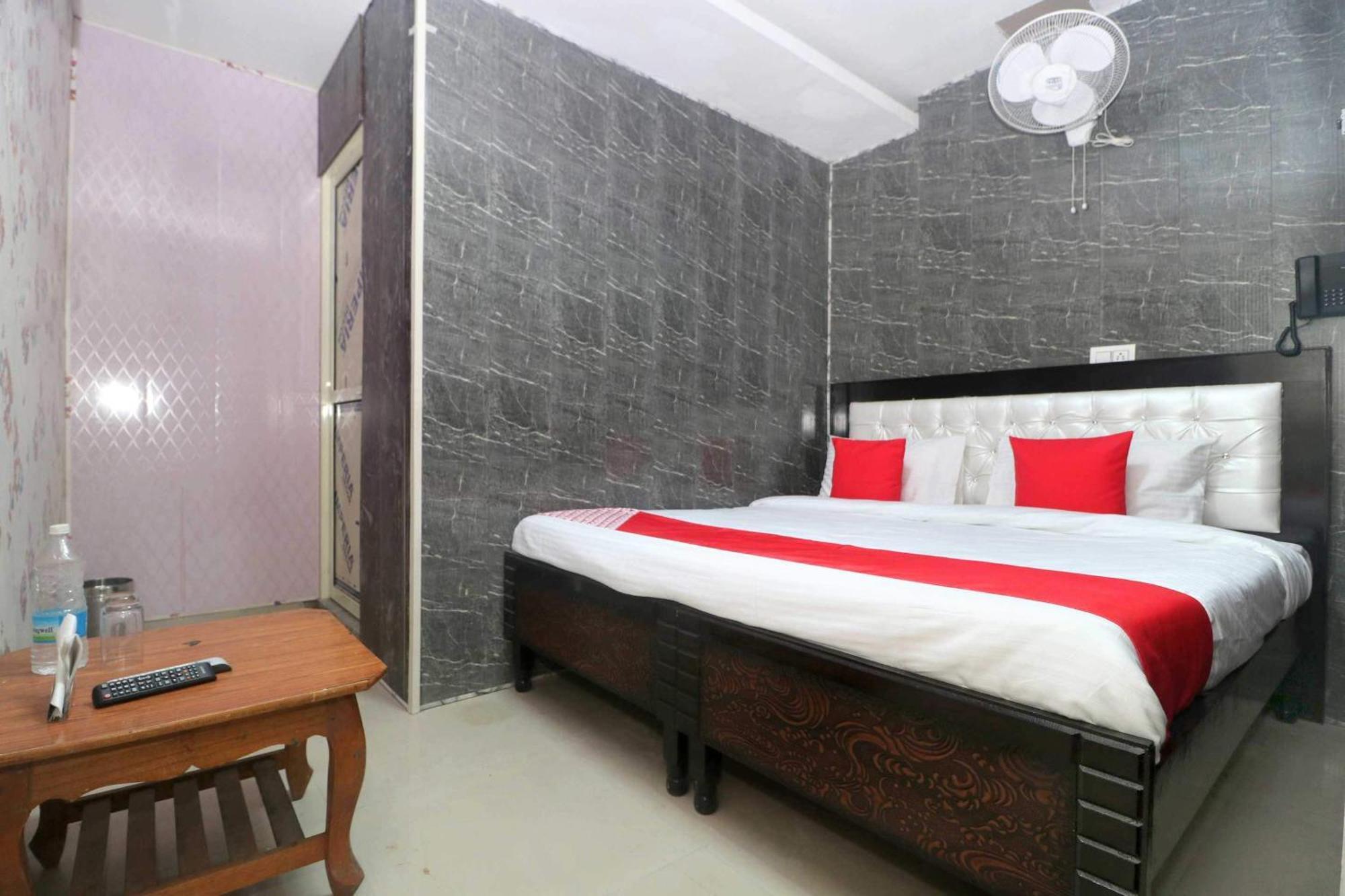 Oyo Hotel Aryan Plaza Чандигарх Экстерьер фото