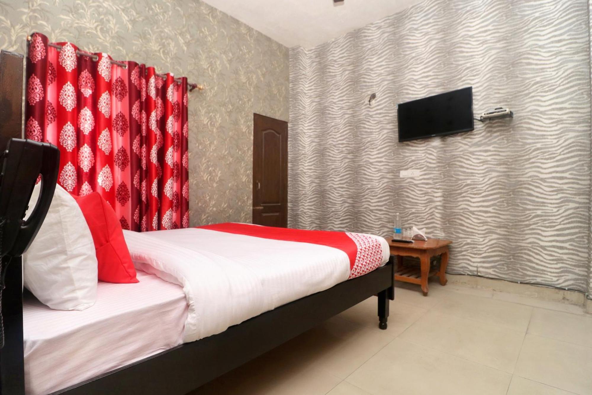 Oyo Hotel Aryan Plaza Чандигарх Экстерьер фото