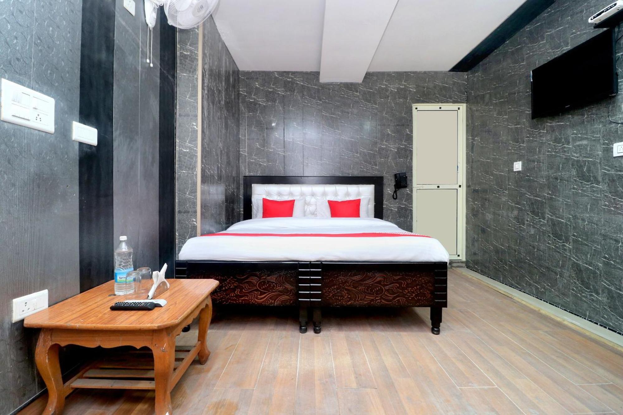 Oyo Hotel Aryan Plaza Чандигарх Экстерьер фото
